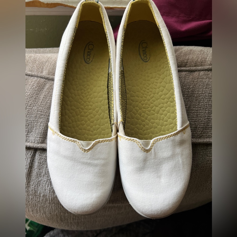 CHACOS white slip ons
